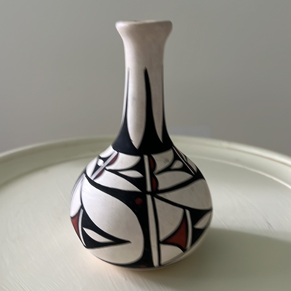 Gloria Holguin vintage Pottery Vase Tigua Pueblo Pottery - Picture 1 of 13